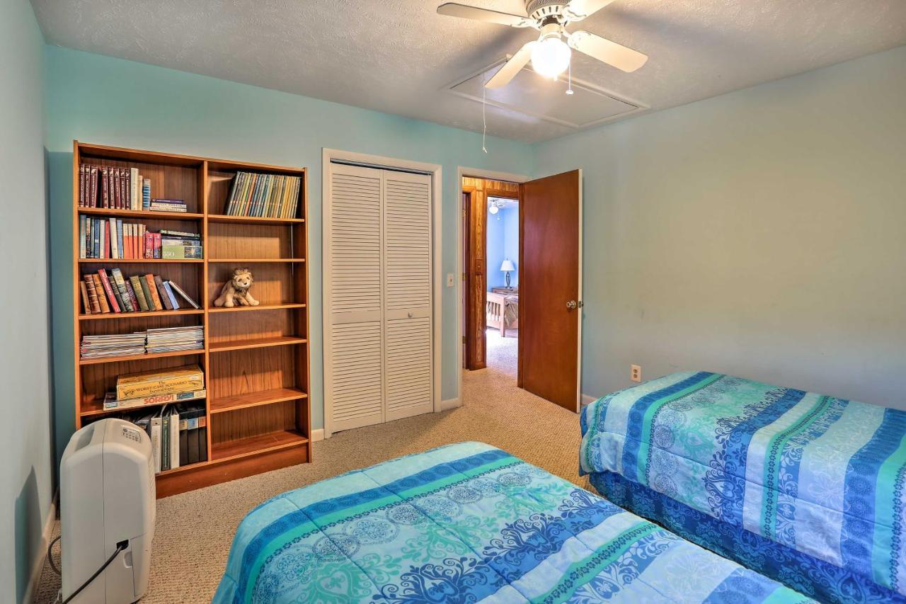 Lake Waccamaw Home With Fenced Yard And Shared Pier! Exterior foto